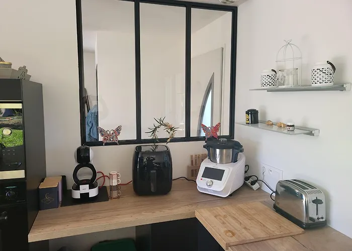 Au Coeur Du Village De Castanet